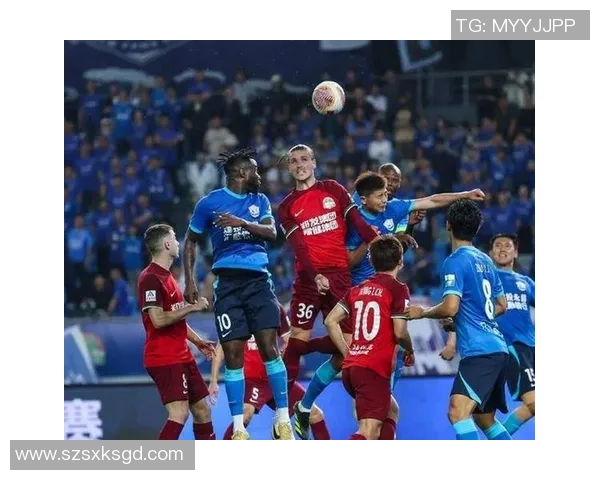 传奇球星六人足球赛精彩对决 展现球场巅峰技艺与无尽激情