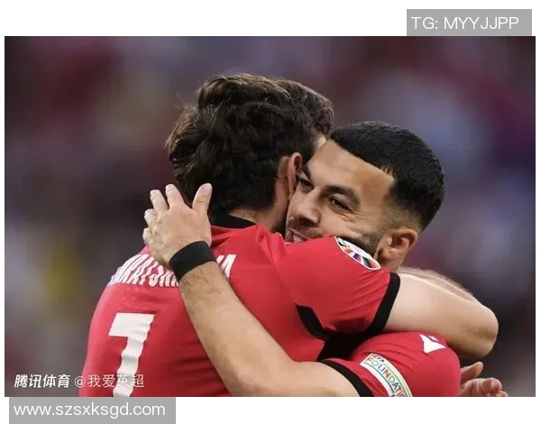 当足球巨星们激情接吻引发场内外热议与球迷情感共鸣