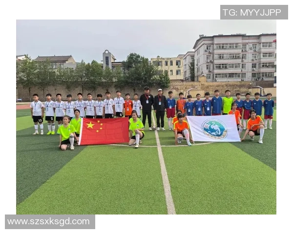 新秀足球球星崭露头角 展现未来足球的无限潜力与光辉