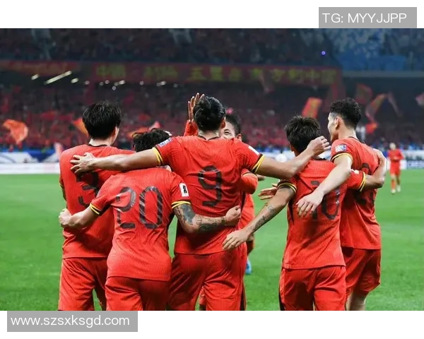 被球队边缘化的足球巨星逆境求生展现坚持与荣耀之路