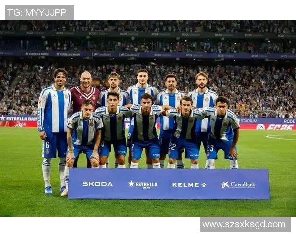 足球11号球星风采展现精彩瞬间，见证足球传奇与荣光的交织