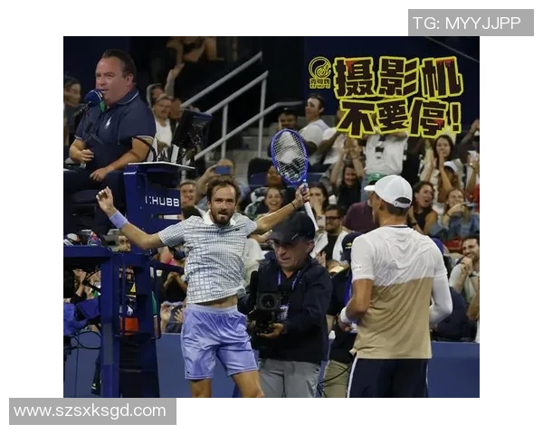 足球场上不文明行为球星：乱扔垃圾背后的社会责任与体育道德探讨