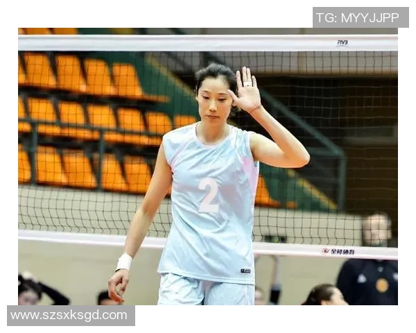 足球明星跨界挑战极限 女装造型演绎全新时尚风潮